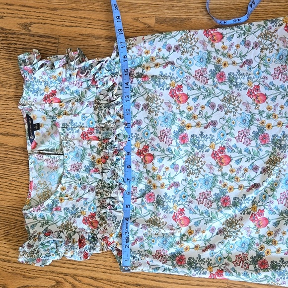 Brooks Brothers Sleeveless Floral Ruffle Top, size 6 - Picture 2 of 3